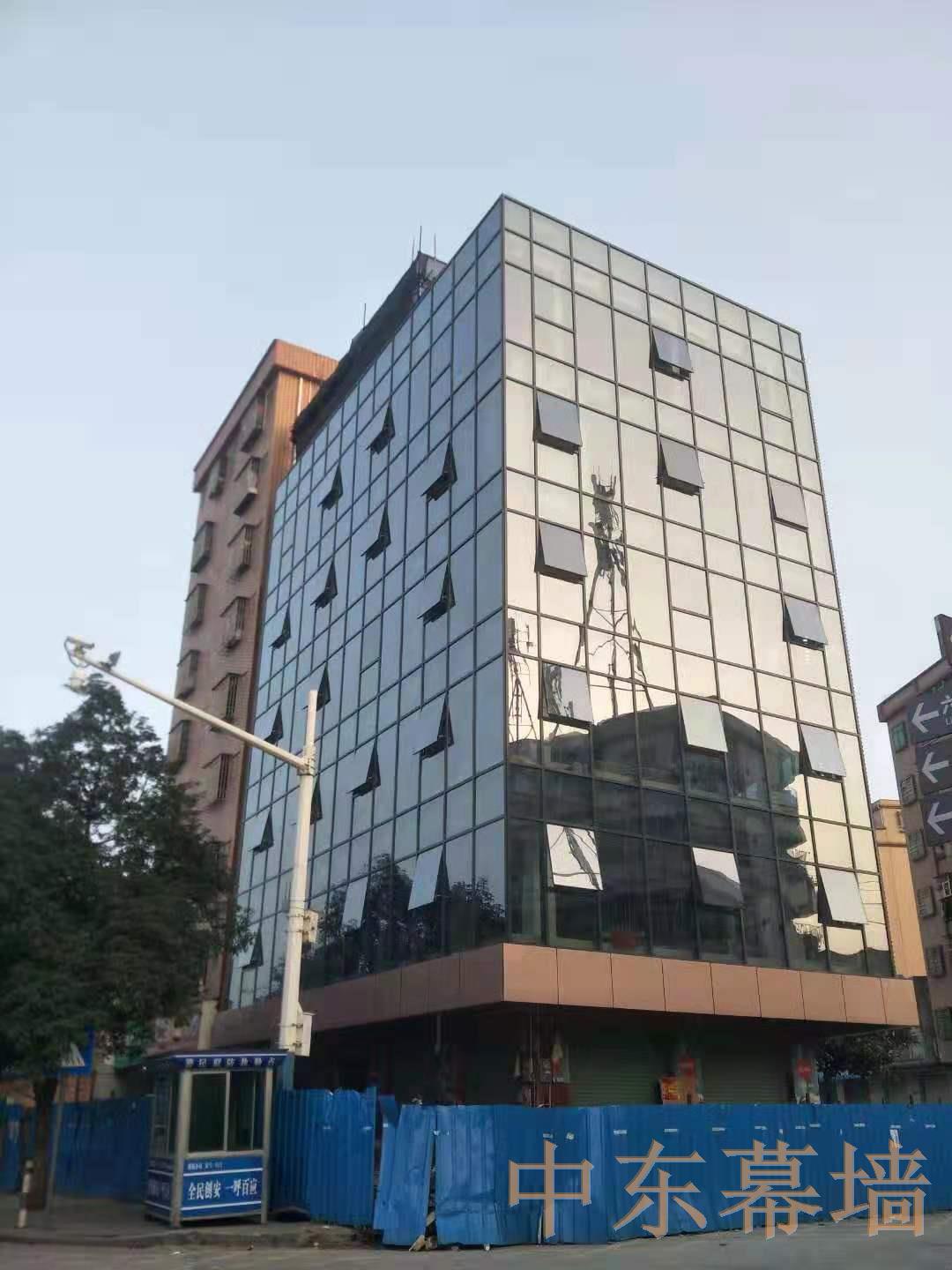 為什么建筑師喜歡在建筑外立面設(shè)計用玻璃幕墻立面？【中東幕墻】