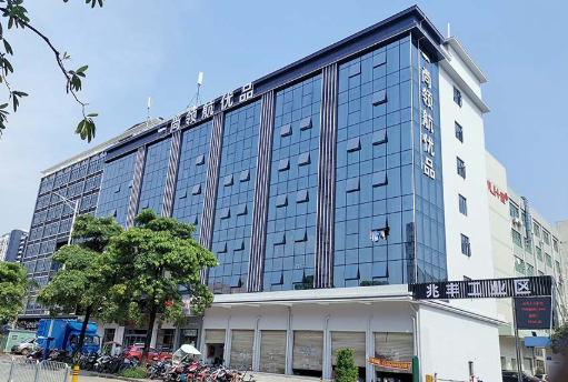 半隱框玻璃幕墻價格定價范圍，中東幕墻專業(yè)解答！