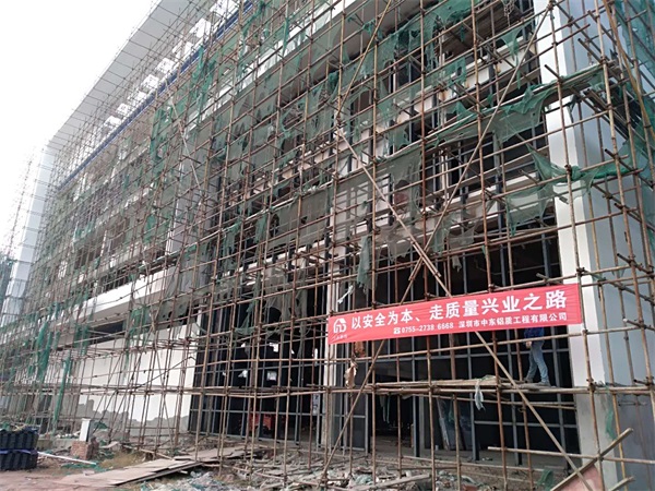 【中東幕墻】四川宜賓6級(jí)地震 建筑、玻璃幕墻抗震等級(jí)不夠 生命安全難以保障