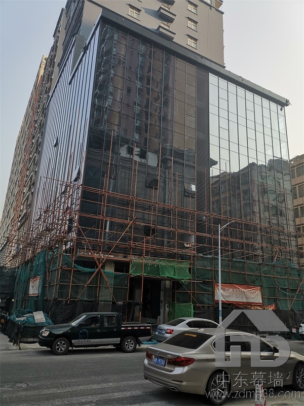 為什么現(xiàn)代建筑用玻璃幕墻？