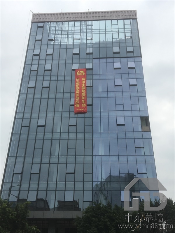 為什么大城市要用玻璃幕墻呢？中東幕墻公司